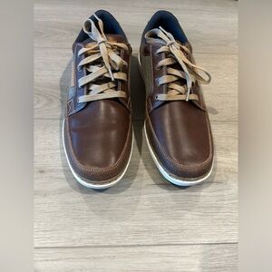 Sketchers - Men size 10 - classic fit, air cooled memory foam